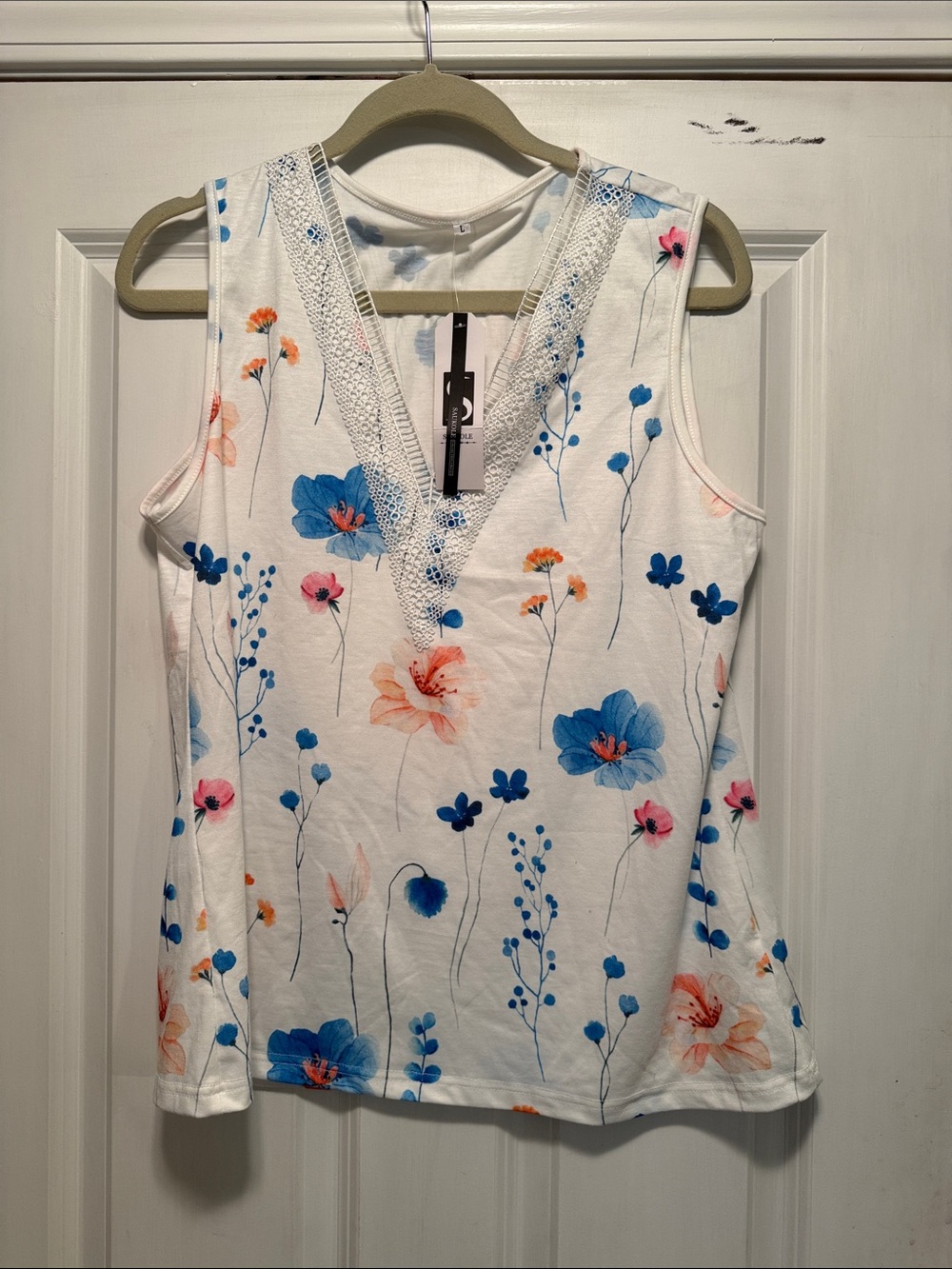 Saukole Floral V-Neck Lace-Trim Sleeveless Camisole - White/Blue/Coral